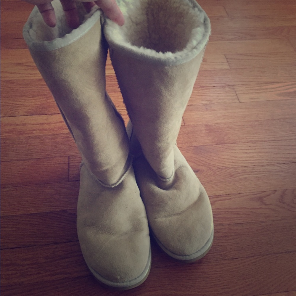 UGG boots sand / tan great condition